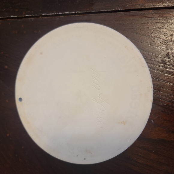 Vintage 1989 Lyn Ulick Stoneware Disc Bread Warmer white and blue - Picture 3 of 3